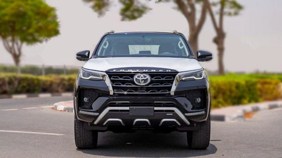 Toyota Fortuner VXR Toyota Fortuner 4.0L Petrol 2025-1-0