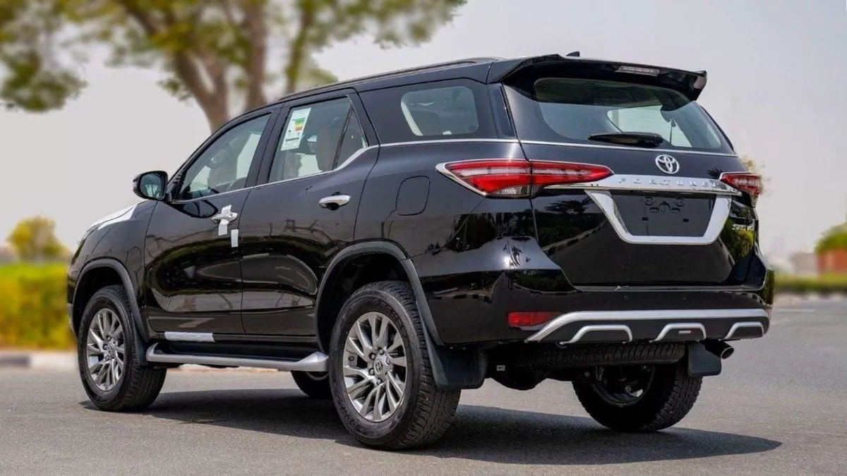 Toyota Fortuner VXR Toyota Fortuner 4.0L Petrol 2025-3-0