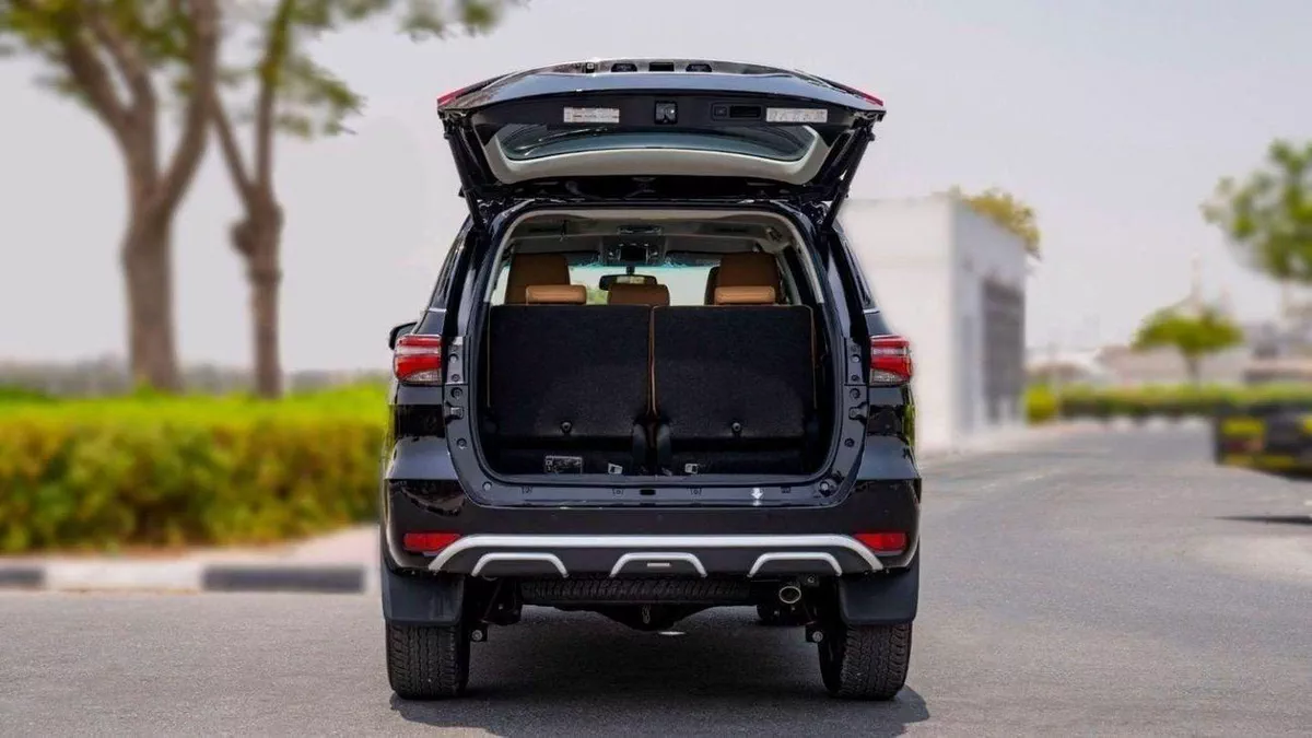 Toyota Fortuner VXR Toyota Fortuner 4.0L Petrol 2025-6-0