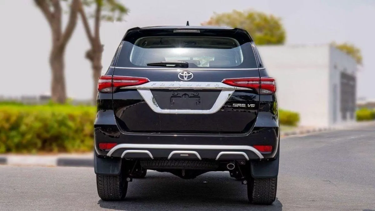 Toyota Fortuner VXR Toyota Fortuner 4.0L Petrol 2025-7-0