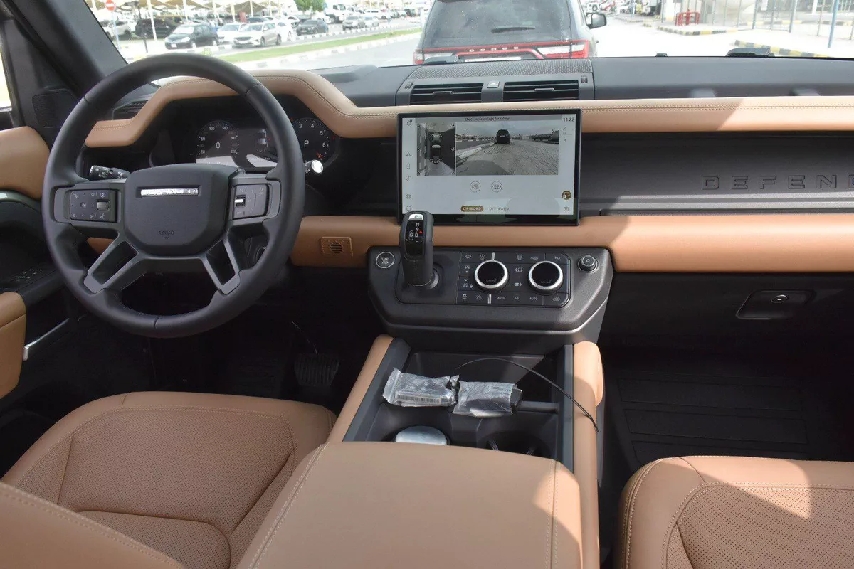 LAND ROVER DEFENDER P400 XDYNAMIC HSE 2025 | GREEN-17-17