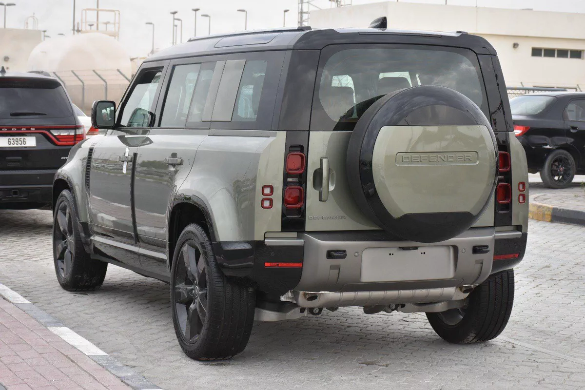 LAND ROVER DEFENDER P400 XDYNAMIC HSE 2025 | GREEN-11-11