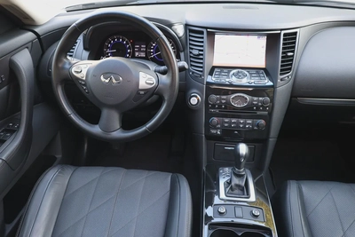 INFINITI QX70 LUXURY 3.7L V6 - GCC SPECS - ORIGINAL PAINT - UNDER WARRANTY - ACCIDENT FREE --13