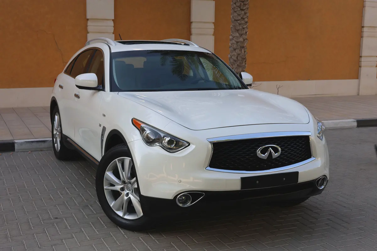 INFINITI QX70 LUXURY 3.7L V6 - GCC SPECS - ORIGINAL PAINT - UNDER WARRANTY - ACCIDENT FREE --1-1