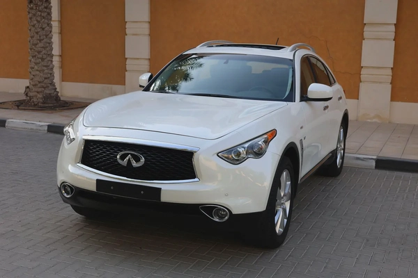 INFINITI QX70 LUXURY 3.7L V6 - GCC SPECS - ORIGINAL PAINT - UNDER WARRANTY - ACCIDENT FREE -