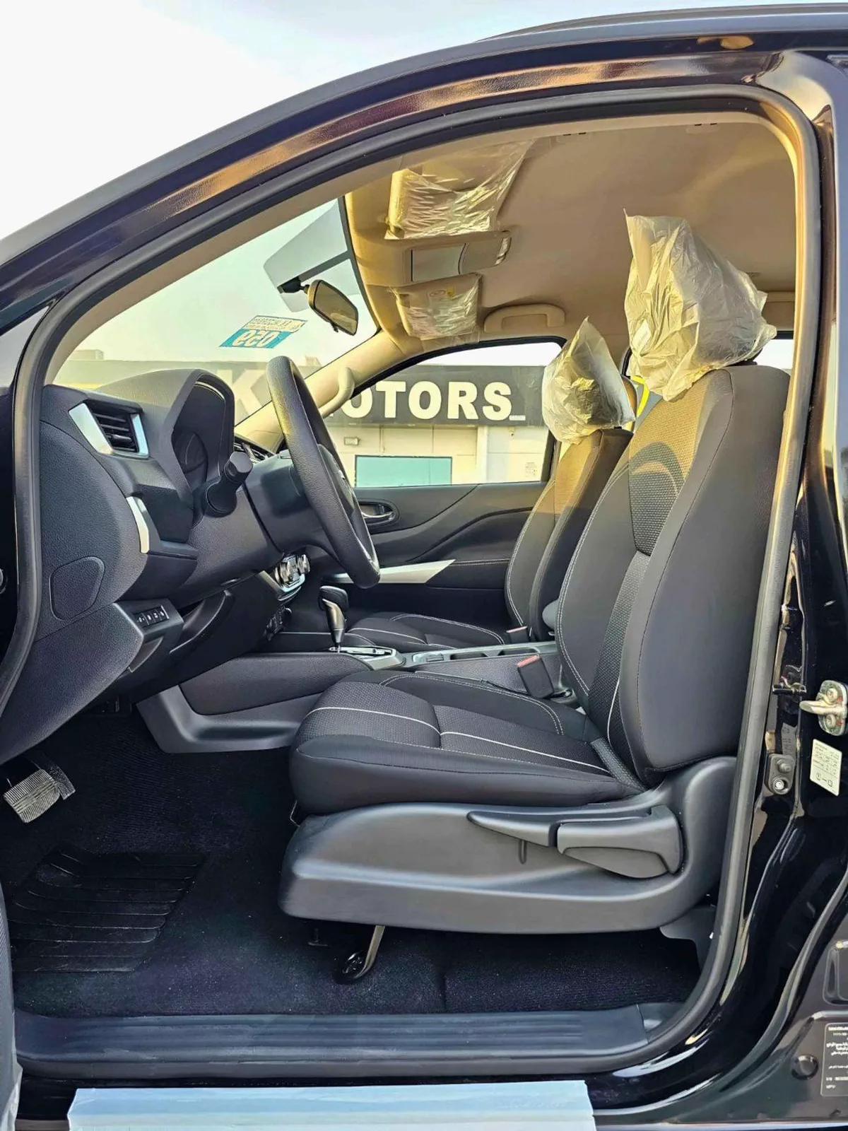 Nissan X Terra SE 7 SEATS / 2.5L PETROL V4 / LEATHER SEATS / PUSH START / 4WD (CODE # 69096)-6-0