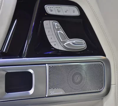 ( EXTENDED WARRANTY - GARGASH / 07-11-28 or 105,000 KM ) ORIGINAL PAINT / Mercedes Benz G550 - 2024-15
