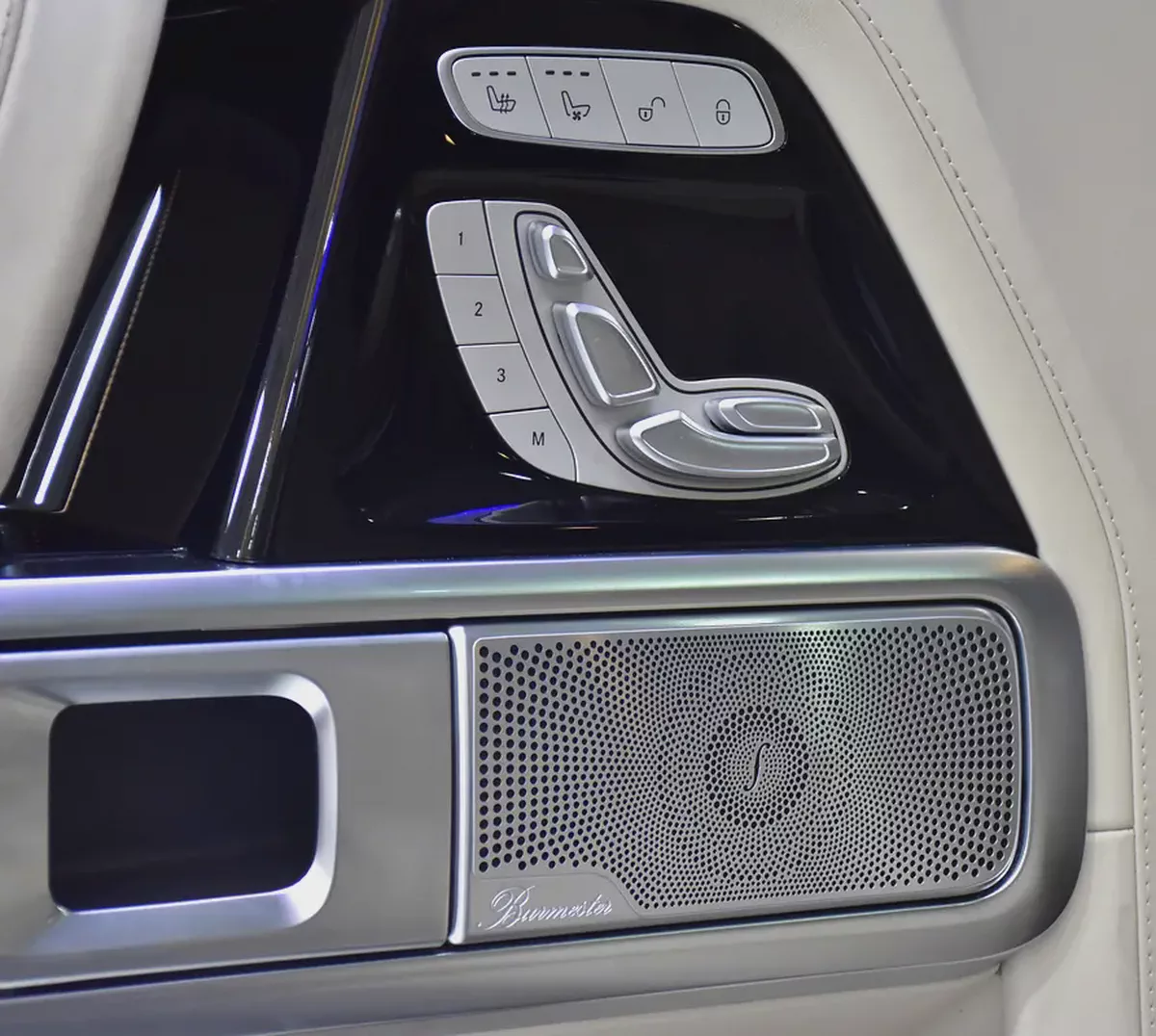 ( EXTENDED WARRANTY - GARGASH / 07-11-28 or 105,000 KM ) ORIGINAL PAINT / Mercedes Benz G550 - 2024-15-15