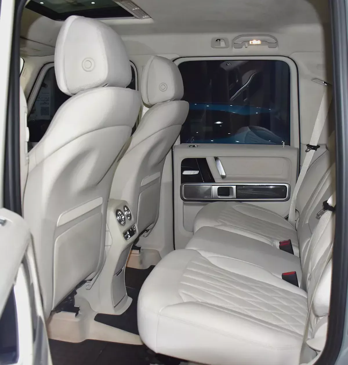 ( EXTENDED WARRANTY - GARGASH / 07-11-28 or 105,000 KM ) ORIGINAL PAINT / Mercedes Benz G550 - 2024-17-17