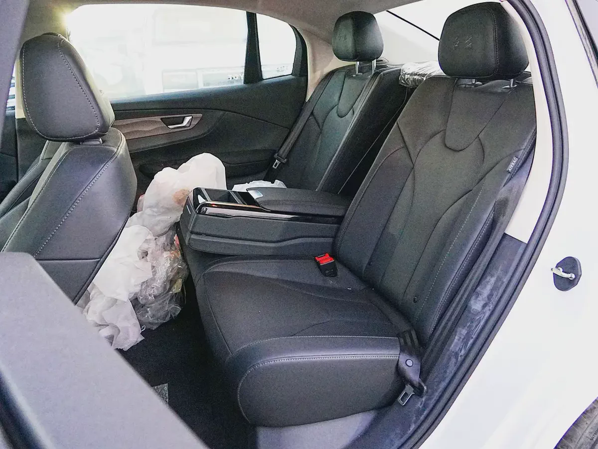 (EXPORT ONLY) HONGQI E-QM5 2024 ELECTRIC SEDAN CHINESE SPECS BRAND NEW 0KM-13-13