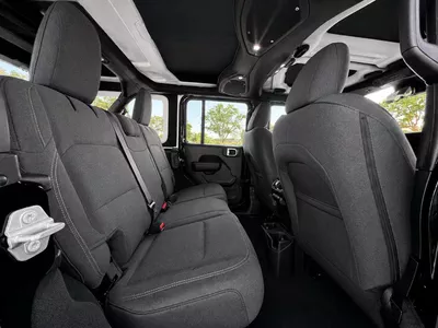 Jeep Wrangler Unlimited SPORT 2.0L A/T-9