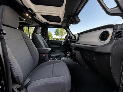 Jeep Wrangler Unlimited SPORT 2.0L A/T-7