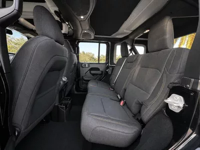 Jeep Wrangler Unlimited SPORT 2.0L A/T-8