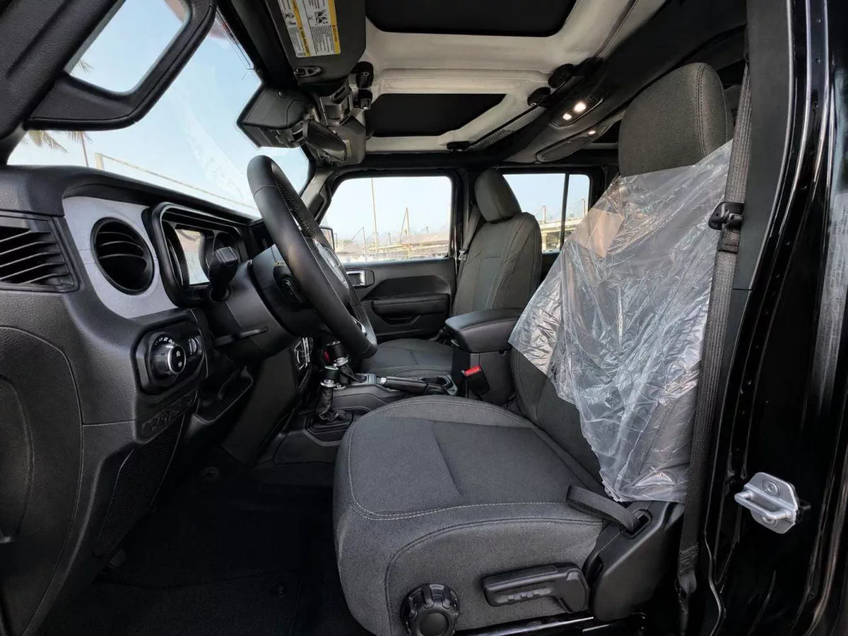 Jeep Wrangler Unlimited SPORT 2.0L A/T-5-0