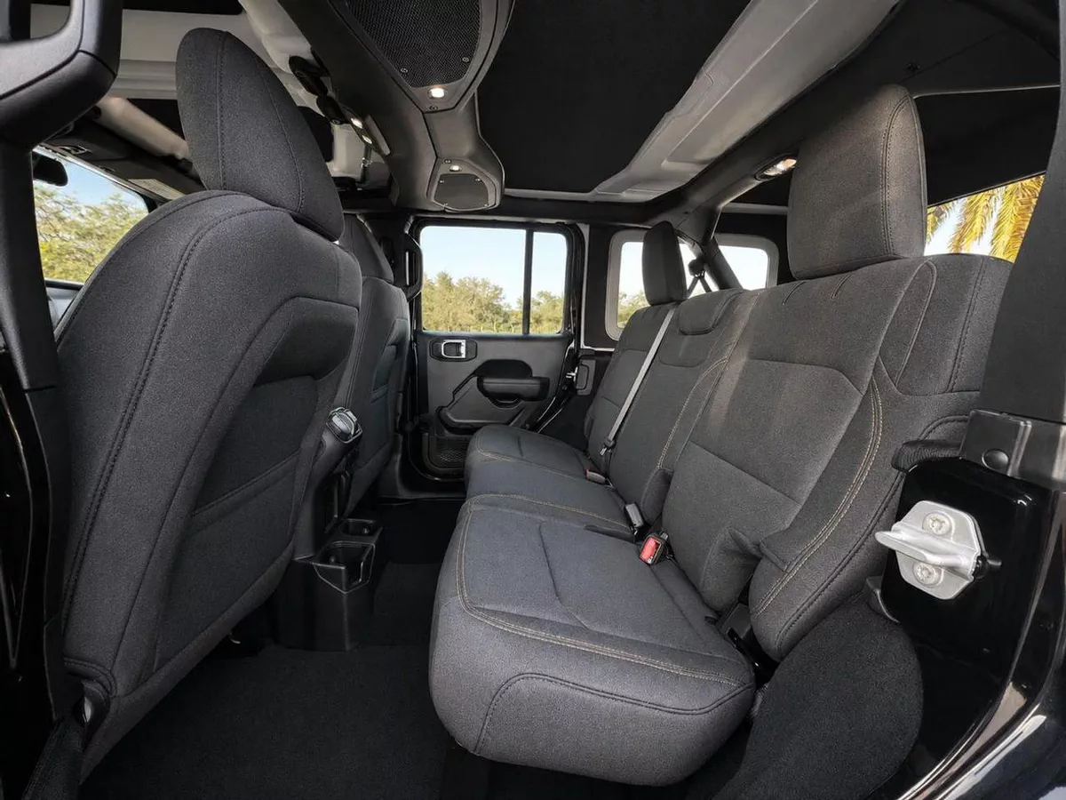 Jeep Wrangler Unlimited SPORT 2.0L A/T-8-0