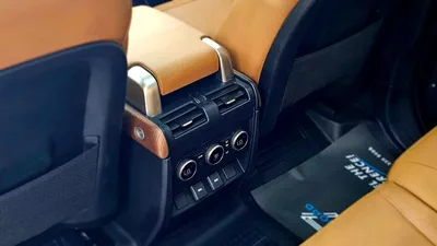 Land Rover Defender 130 HSE P400-11