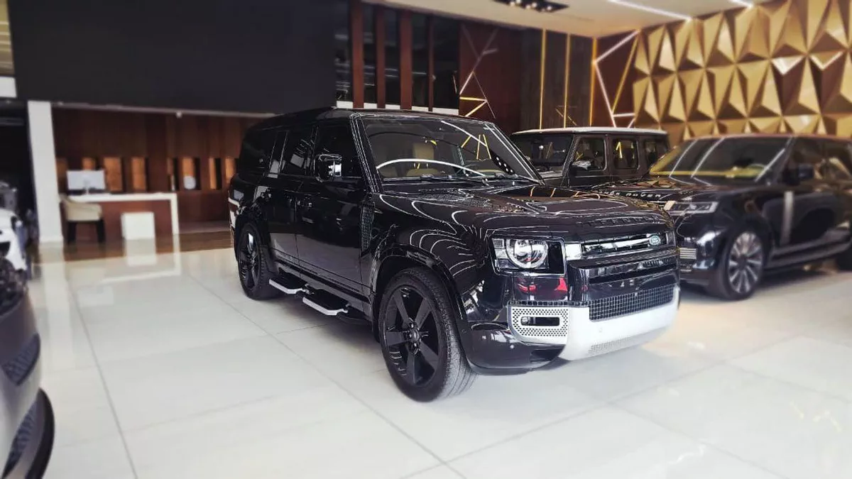 Land Rover Defender 130 HSE P400-2-0