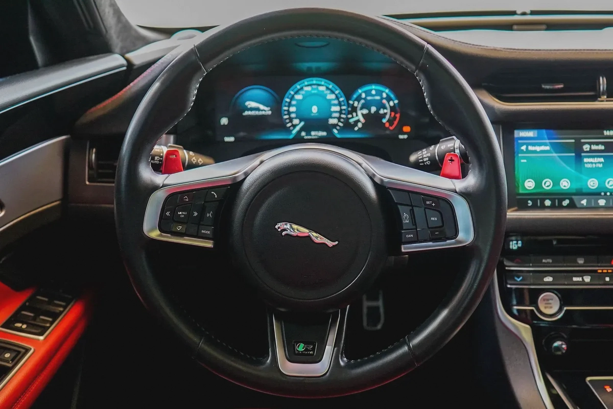 Jaguar XF 2020-11-11