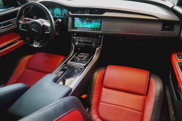 Jaguar XF 2020