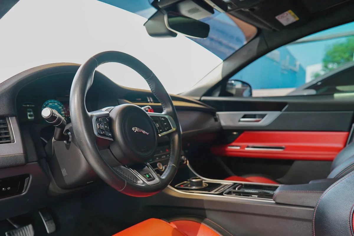 Jaguar XF 2020-22-22