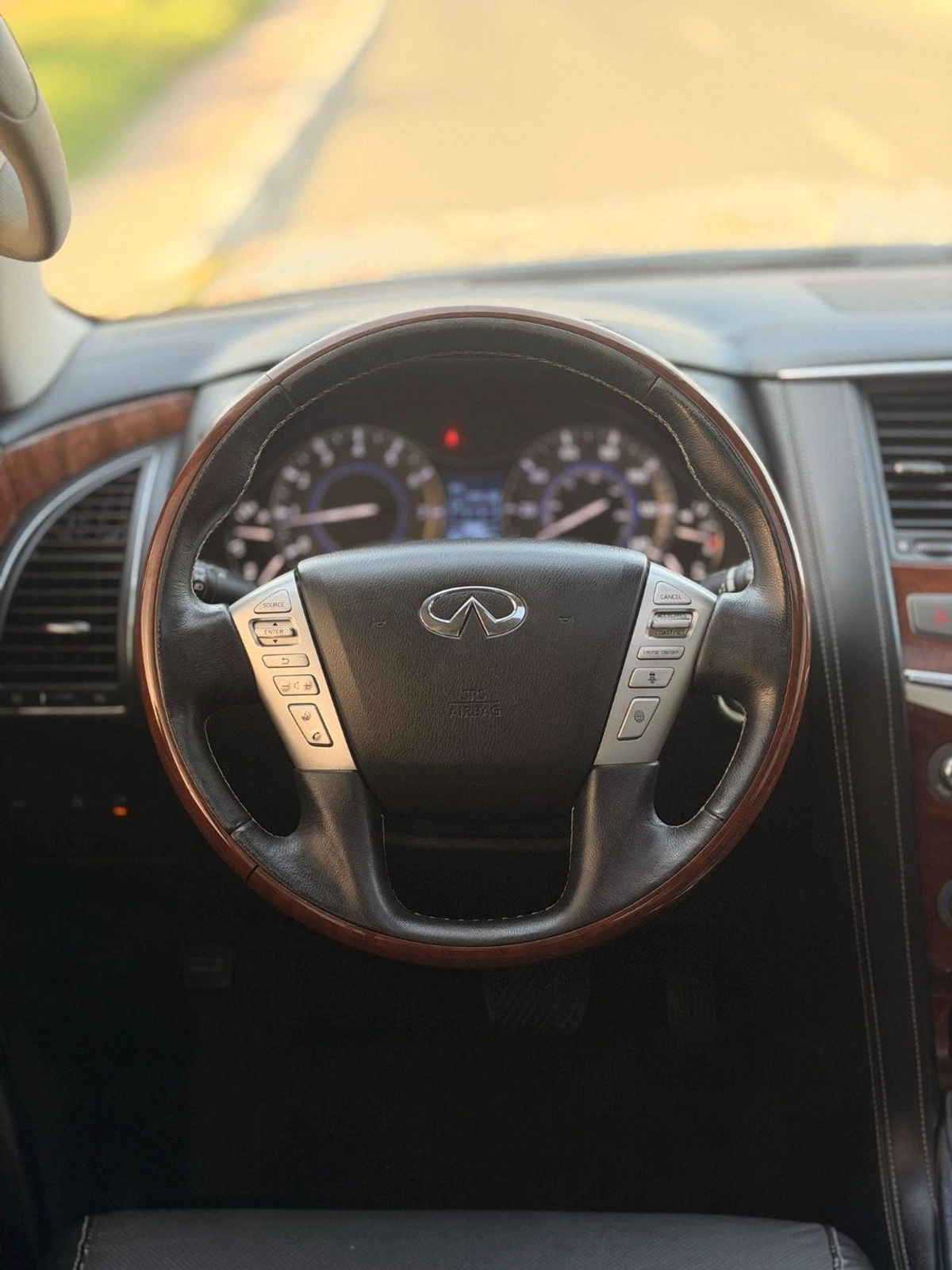 Infiniti QX80 LUXURY 4WD Full option-10-0