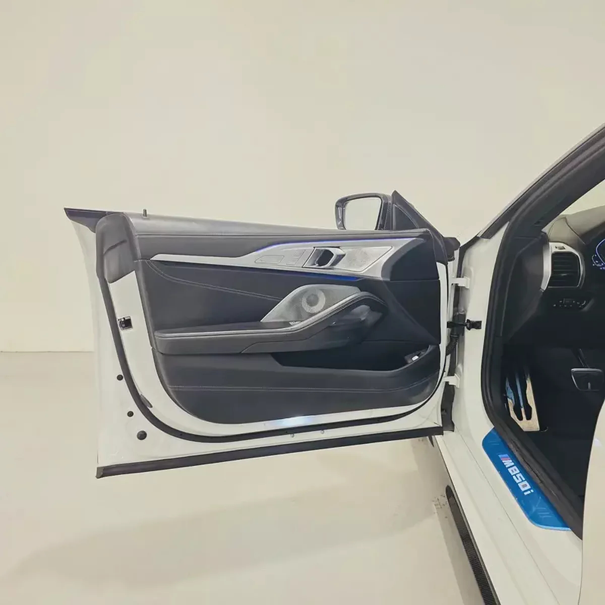 AED 2647 PM | BMW M850i xDrive 2020 | PRISTINE CONDITION | HIGH MODS | 1 YEAR WARRANTY | GCC-7-7