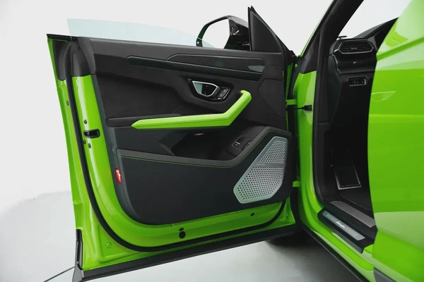 2021 LAMBORGHINI URUS