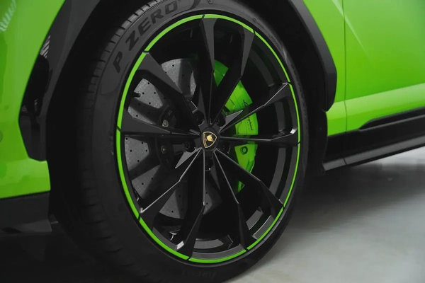 2021 LAMBORGHINI URUS