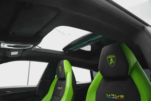 2021 LAMBORGHINI URUS