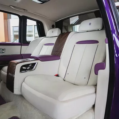 2019  ROLLS ROYCE CULLINAN SILVER BADGE GCC DONE 78,000KM-4