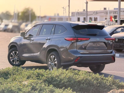 Toyota Highlander GLE HEV GLE Hybrid Full option 2023-13