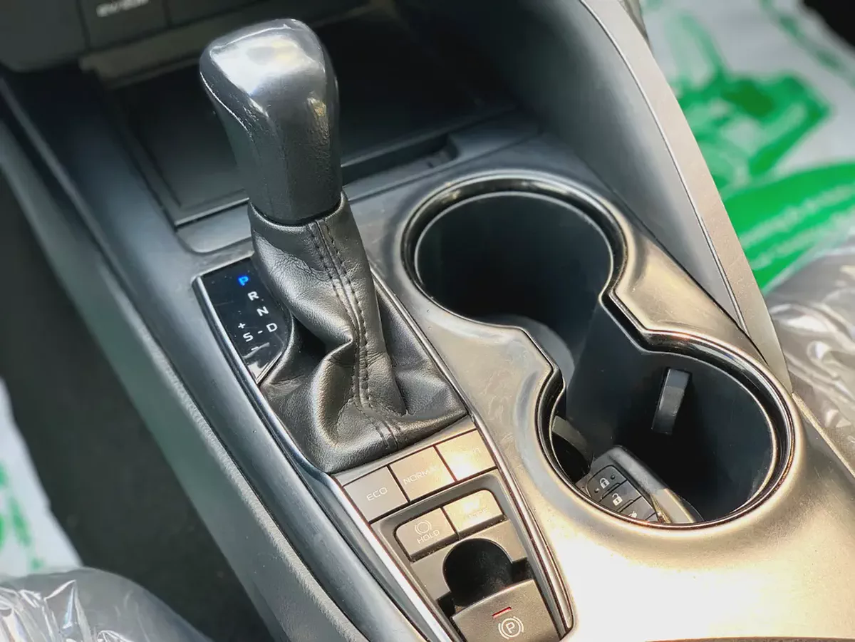 Only 700 / Monthly - 0 Down payment | 2020 | Toyota Camry | 4-Cyl 2.5L Hybrid engine-7-7