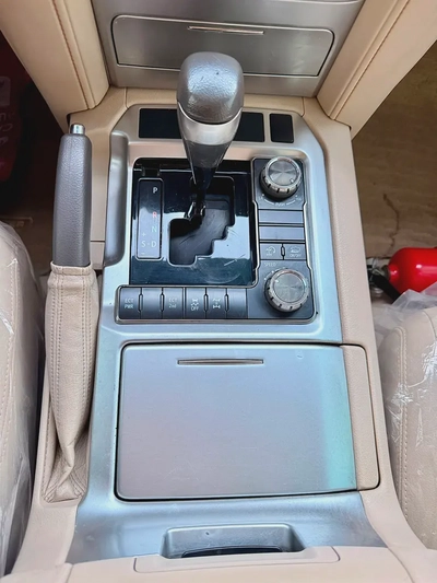 Toyota Land Cruiser 4.0L GXR | V6 | 2018 | GCC Specs | Well Maintained |-17