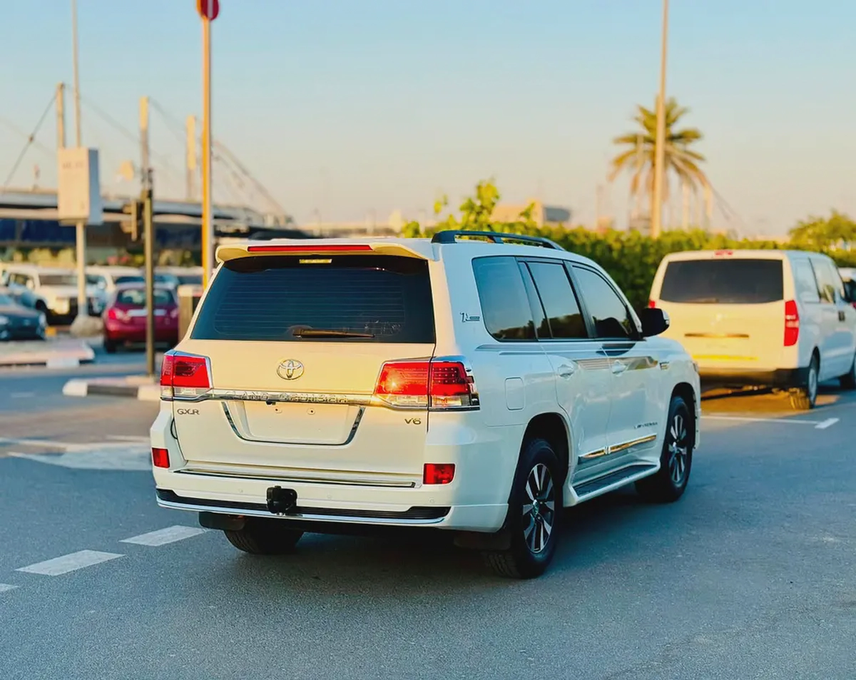 Toyota Land Cruiser 4.0L GXR | V6 | 2018 | GCC Specs | Well Maintained |-5-5