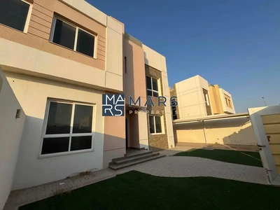 | Luxerious 4 Bedroom Villa | Big Garden | Prime Location |-25