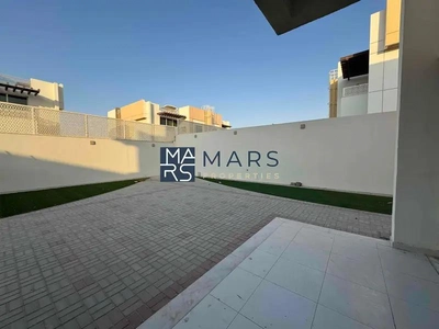 | Luxerious 4 Bedroom Villa | Big Garden | Prime Location |-27