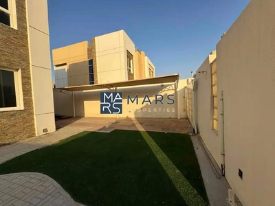 | Luxerious 4 Bedroom Villa | Big Garden | Prime Location |-29