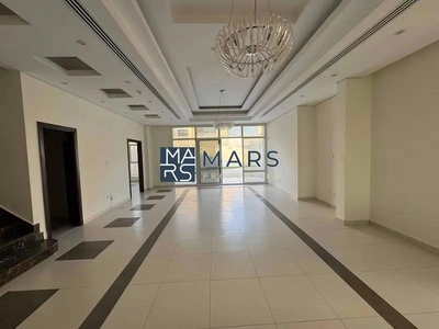 | Luxerious 4 Bedroom Villa | Big Garden | Prime Location |-4