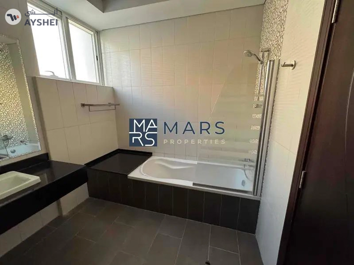 | Luxerious 4 Bedroom Villa | Big Garden | Prime Location |-16-16