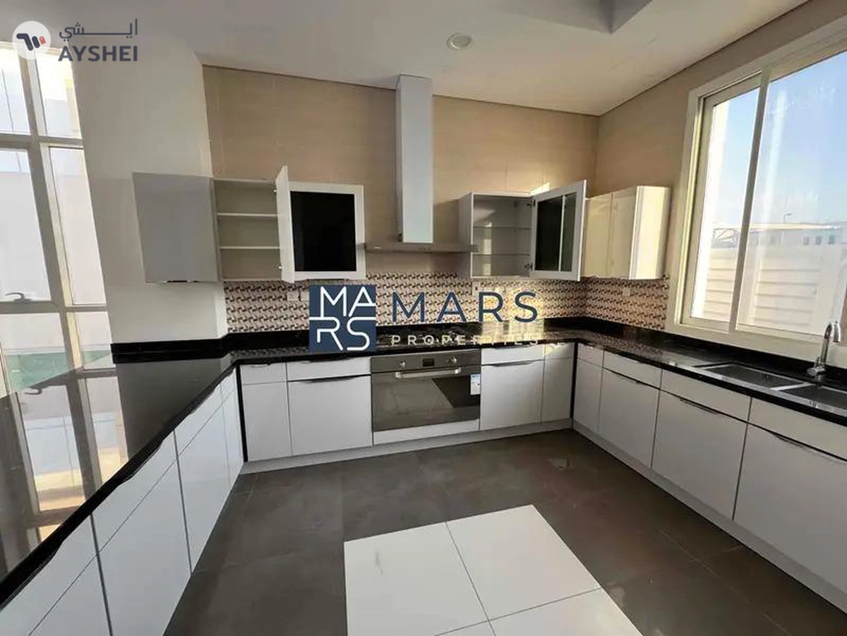 | Luxerious 4 Bedroom Villa | Big Garden | Prime Location |-2-2