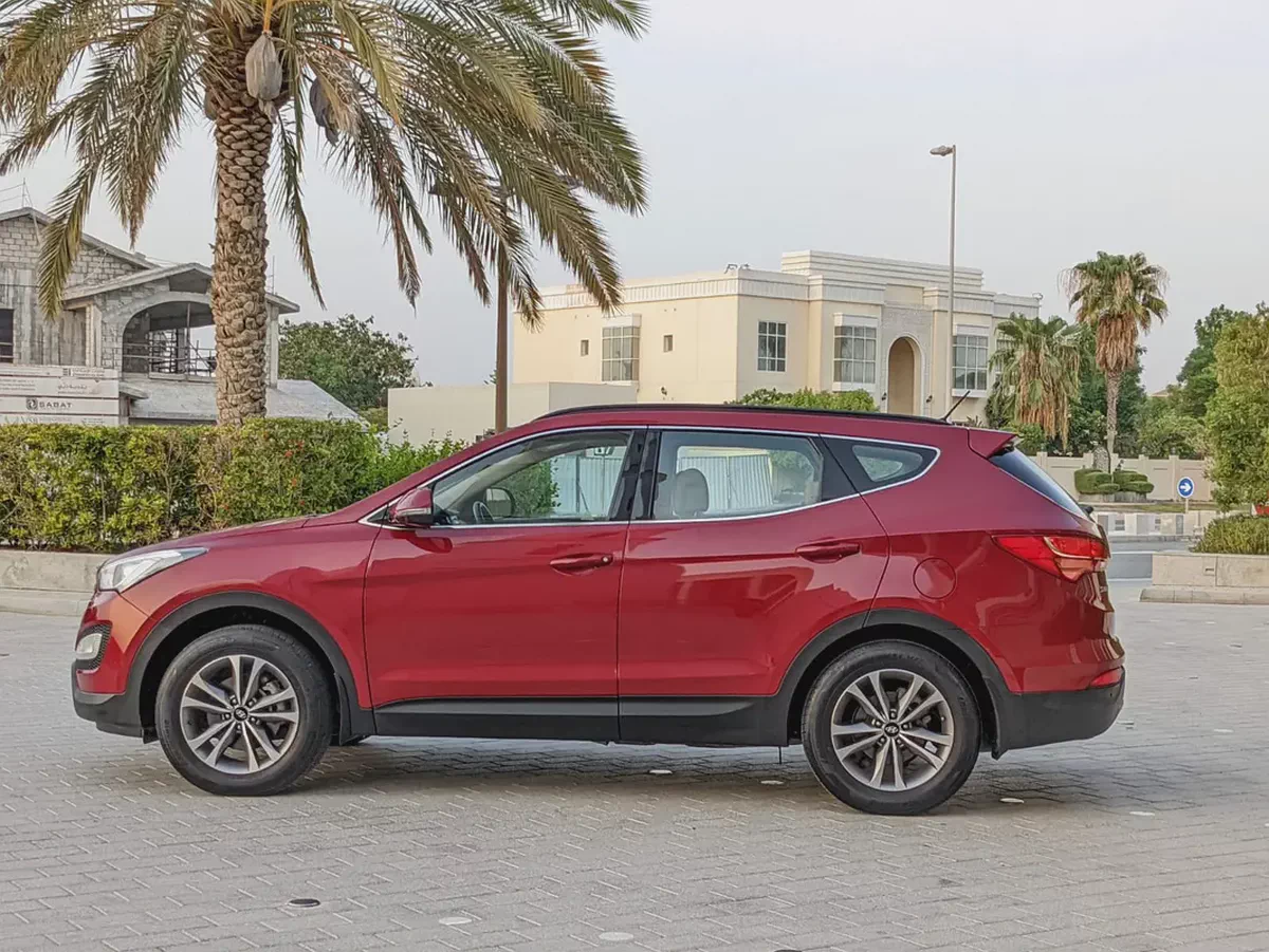 Hyundai Santa Fe 2016 GCC Mint Condition With Beige Interior Super 7 Seater Family SUV-18-18