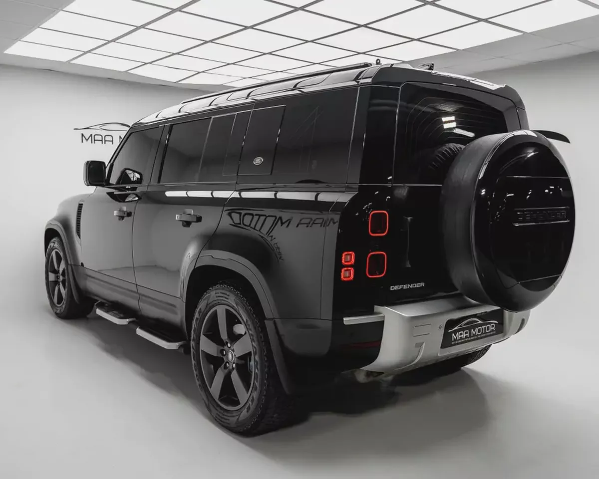 Land Rover Defender 110 SE P300 2024 GCC Specs-5-5