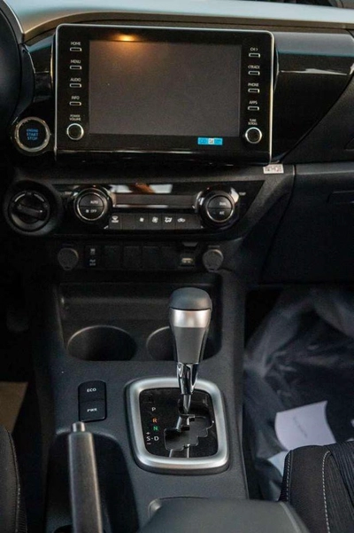 Toyota Hilux SR5 2.4L DIESEL Jordan Specs-10