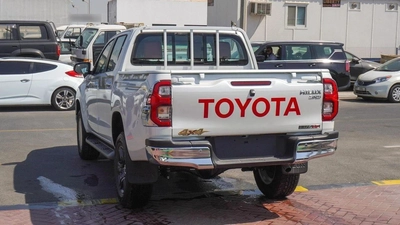 Toyota Hilux SR5 2.4L DIESEL Jordan Specs-16