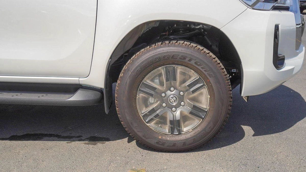 Toyota Hilux SR5 2.4L DIESEL Jordan Specs-4-4