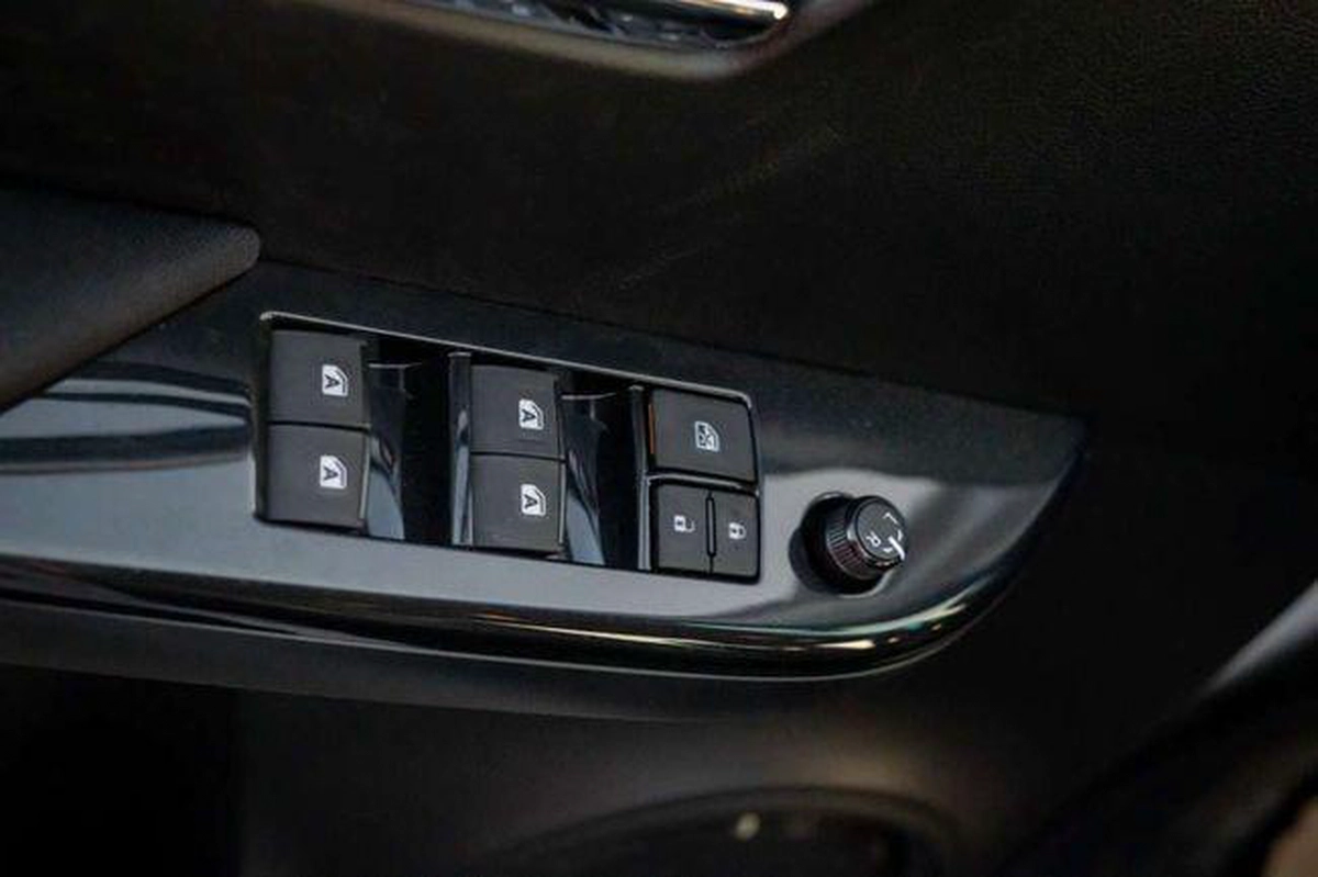 Toyota Hilux SR5 2.4L DIESEL Jordan Specs-8-8