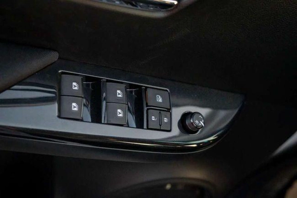 Toyota Hilux SR5 2.4L DIESEL Jordan Specs