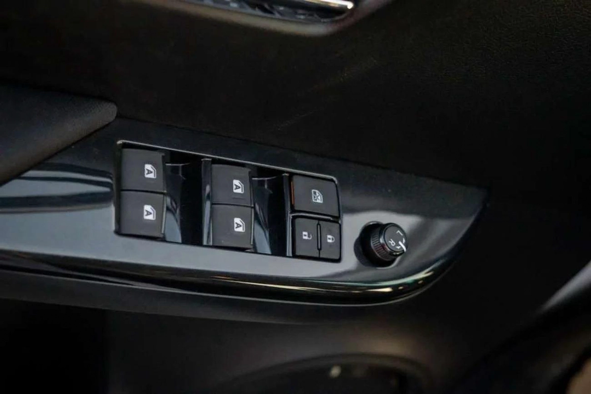 Toyota Hilux SR5 2.4L DIESEL Jordan Specs-13-13