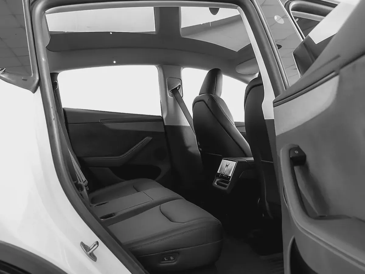 4,342 AED / 60 months | 0% DP | 2025 Telsa Model Y Long Range Dual Motor / Tesla Warranty-12-12