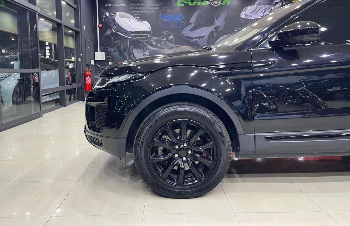 Land Rover Range Rover Evoque P200 R-Dynamic HSE 2.0L-5-5